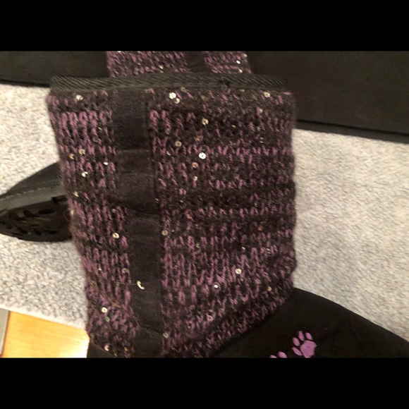 Paw print boots and free scarf - Picture 3 of 3